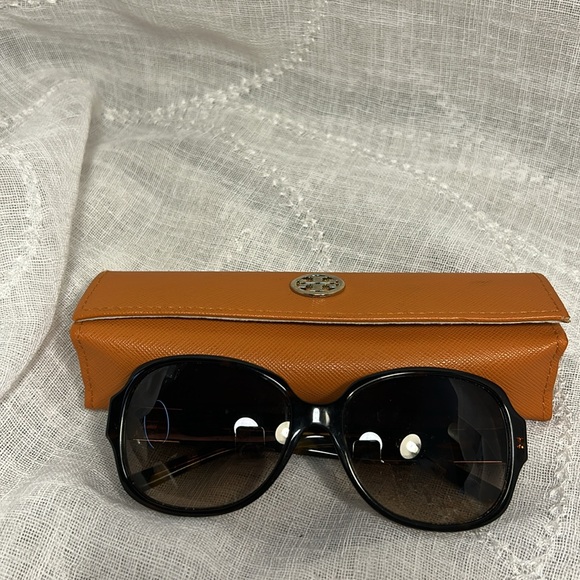 Tory Burch tortoise shell sunglasses with case - Picture 1 of 10